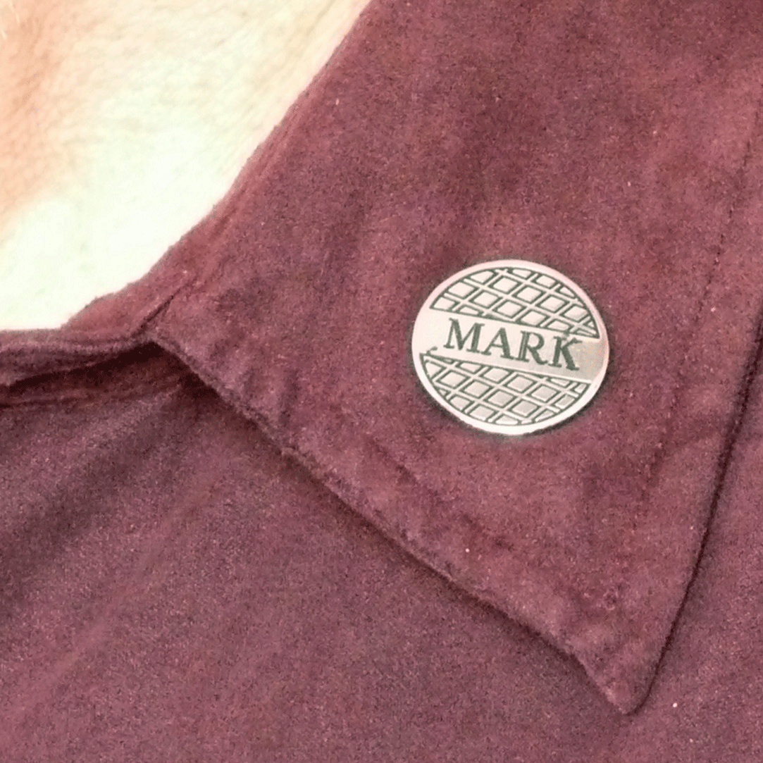 Magnetic marker clinging to a shirt collar